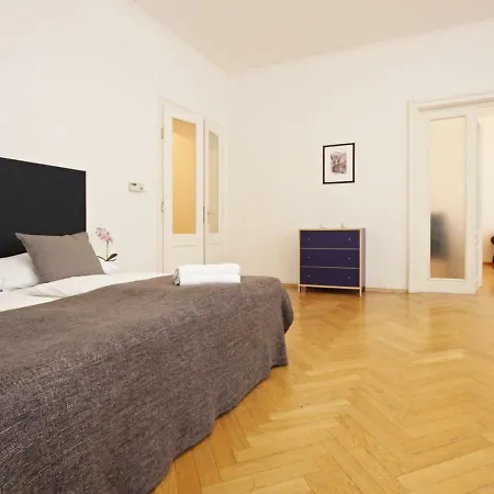 Quadrio-4 Apartamento Praga